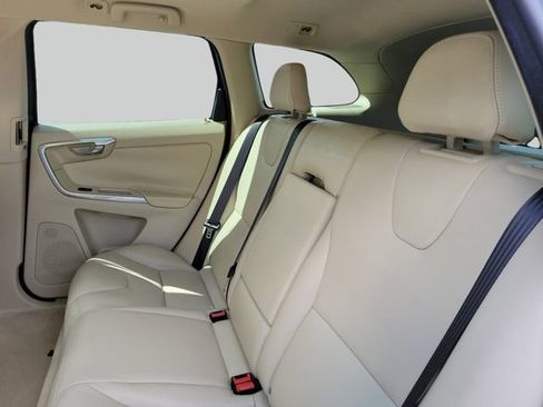 Used 2016 Volvo XC60 T5 Premier w/ Proximity Package FWD image 13