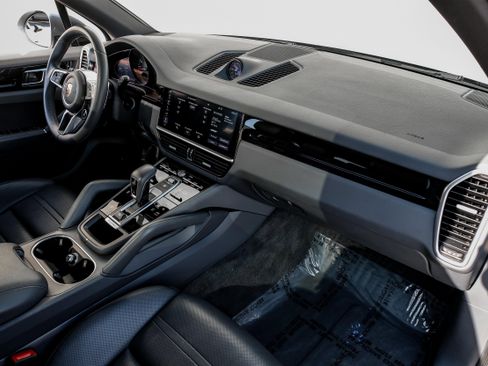 Used 2020 Porsche Cayenne image 14