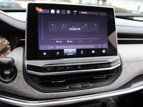 Used 2022 Jeep Compass Latitude FWD image 23