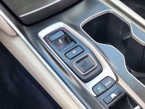Used 2018 Honda Accord Touring image 17