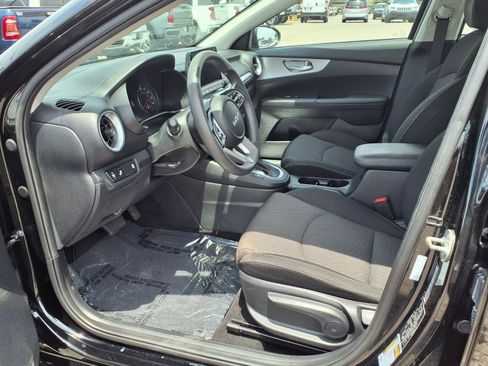 Used 2024 Kia Forte LXS w/ LXS Technology Package FWD image 16
