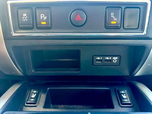Used 2019 Nissan Titan SV w/ SV Convenience Package RWD image 21