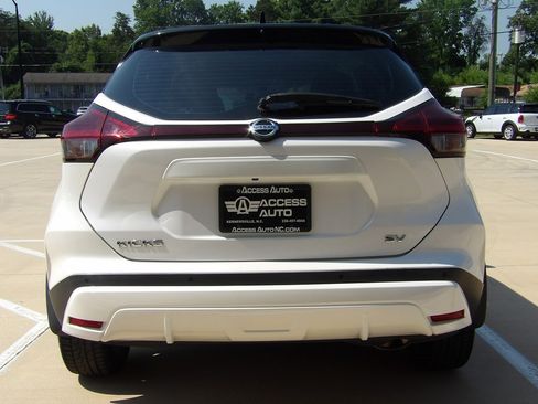 Used 2021 Nissan Kicks SV image 4