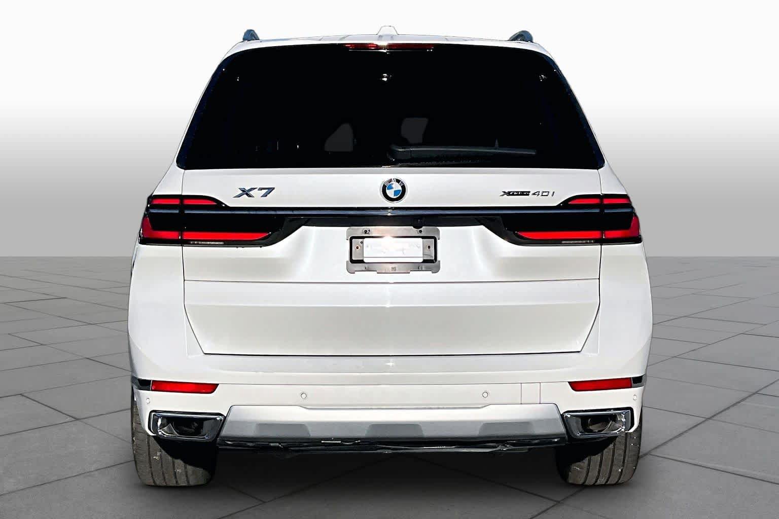 Used 2025 BMW X7 xDrive40i w/ Premium Package AWD/4WD image 5