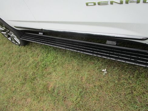 New 2026 GMC Yukon Denali Ultimate AWD/4WD image 33