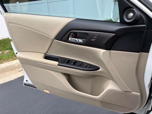 Used 2013 Honda Accord Touring image 11