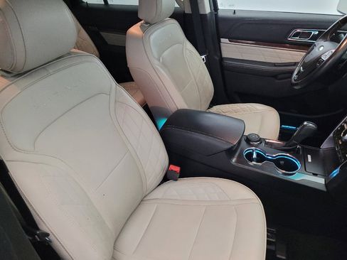 Used 2017 Ford Explorer Platinum image 21