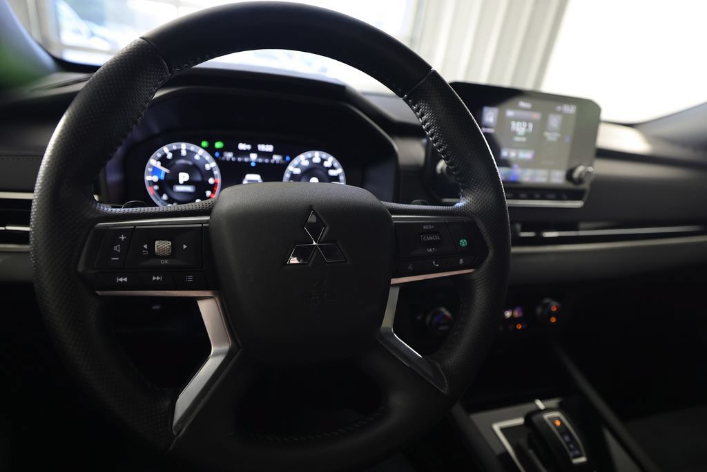Used 2024 Mitsubishi Outlander SE Black Edition FWD image 21