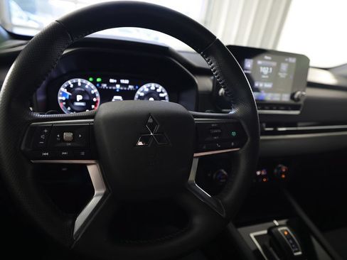 Used 2024 Mitsubishi Outlander SE Black Edition FWD image 21