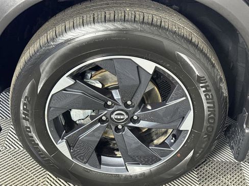 Used 2026 Nissan Rogue SV w/ SV Premium Package image 10