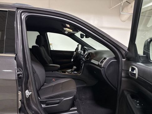 Used 2020 Jeep Grand Cherokee Laredo w/ Security & Convenience Group AWD/4WD image 22