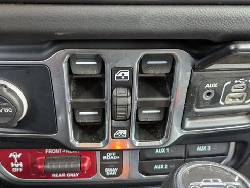 Used 2024 Jeep Gladiator Rubicon w/ Safety Group AWD/4WD image 27