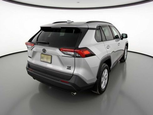 Used 2021 Toyota RAV4 LE image 5