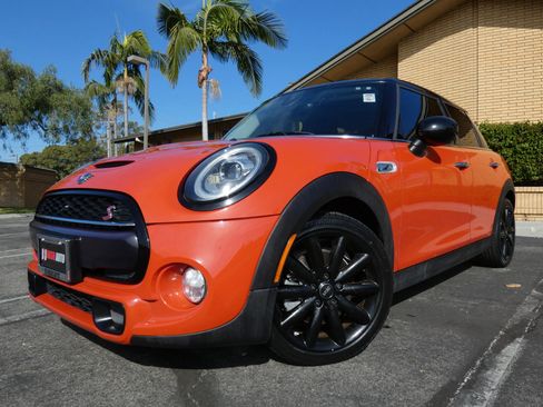 Used 2019 MINI Cooper S w/ Premium Package image 15