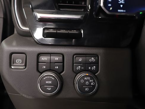 Used 2024 Chevrolet Silverado 2500 High Country w/ High Country Premium Package AWD/4WD image 19