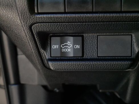 Used 2025 Toyota Tacoma SR5 AWD/4WD image 29