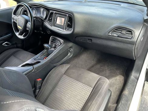 Used 2015 Dodge Challenger SXT w/ Driver Convenience Group RWD image 22