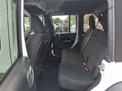 Used 2018 Jeep Wrangler Unlimited Rubicon AWD/4WD image 12