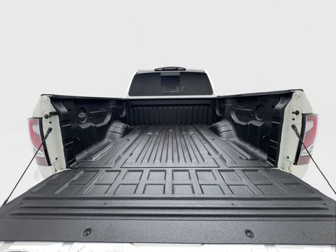 Used 2021 Nissan Titan PRO-4X AWD/4WD image 16