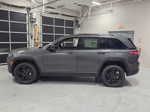 New 2026 Jeep Grand Cherokee Limited w/ Limited Altitude Package image 4