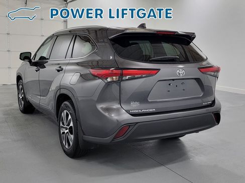 Used 2022 Toyota Highlander XLE AWD/4WD image 6