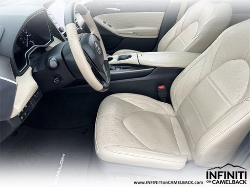 Used 2019 Toyota Avalon Limited image 20