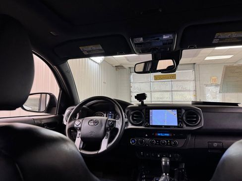 Used 2021 Toyota Tacoma TRD Off-Road w/ TRD Premium Off Road Package image 19
