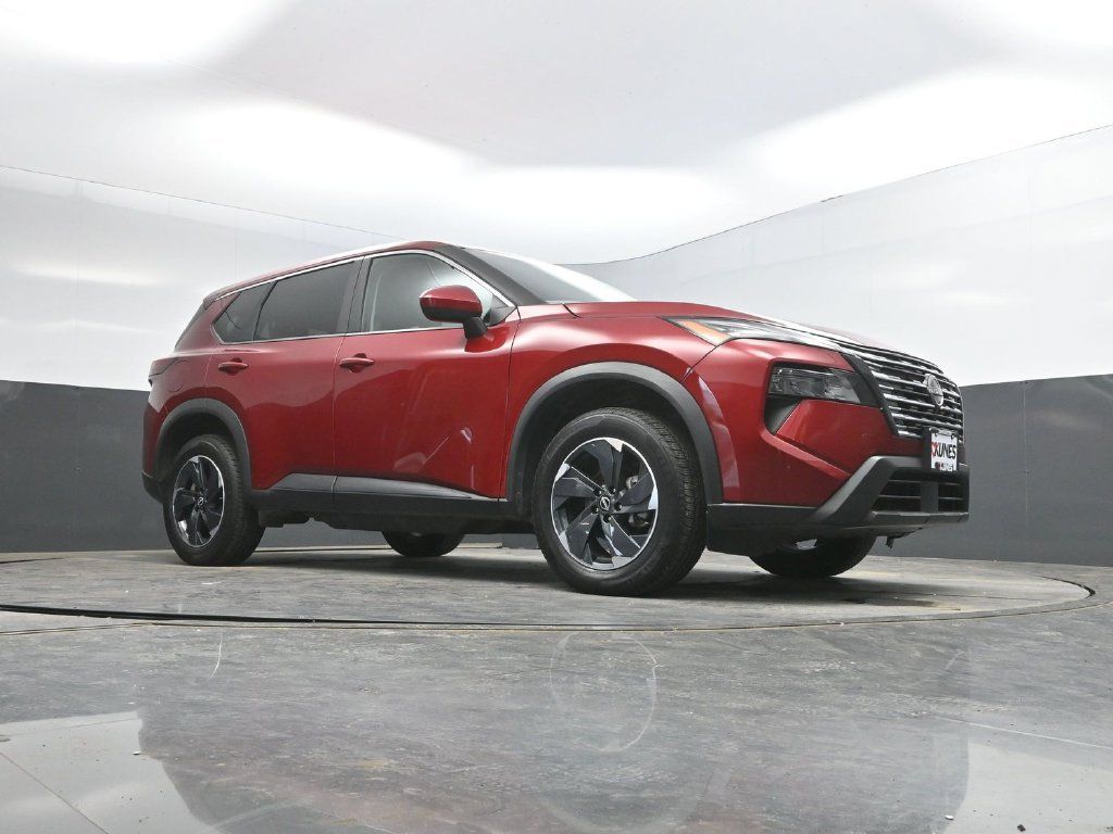 Used 2025 Nissan Rogue SV AWD/4WD image 28