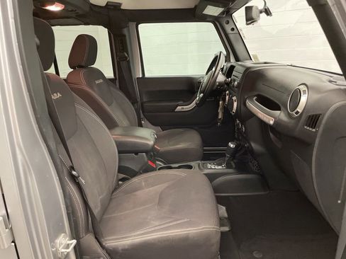 Used 2018 Jeep Wrangler Unlimited Sahara image 22