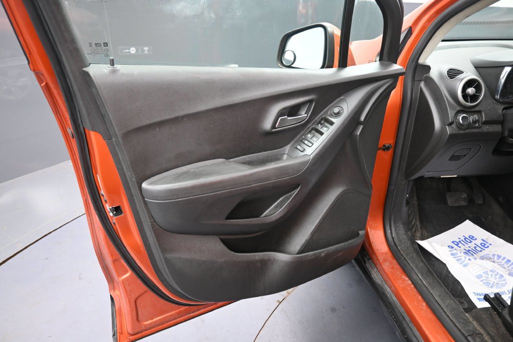 Used 2016 Chevrolet Trax LT FWD image 25