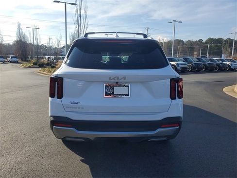 Used 2025 Kia Sorento S image 5