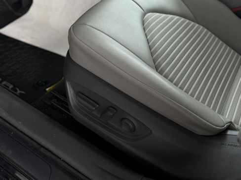 Used 2020 Toyota Camry SE image 15