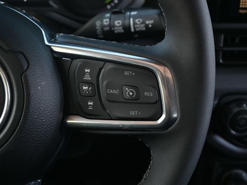 Used 2025 Jeep Wrangler Unlimited Sahara AWD/4WD image 19