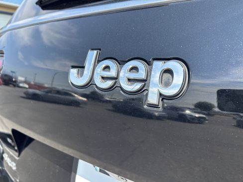 Used 2022 Jeep Grand Cherokee L Overland w/ Luxury Tech Group IV AWD/4WD image 10