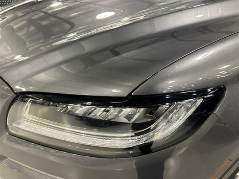 Used 2022 Lincoln Nautilus Reserve image 7