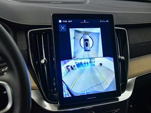 Certified 2025 Volvo XC90 B5 Plus w/ Protection Package Premier image 25