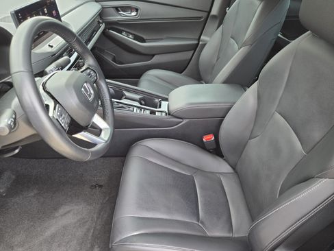 Used 2023 Honda Accord Touring image 9