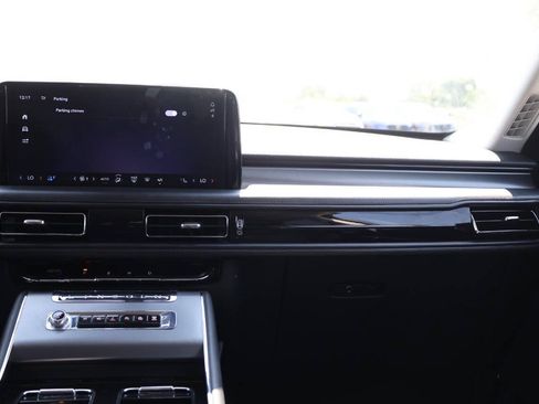 Used 2025 Lincoln Aviator AWD image 26