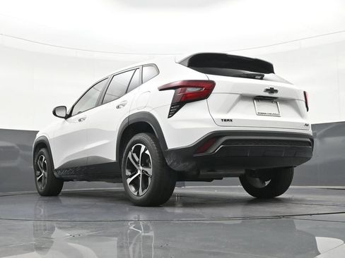 Used 2024 Chevrolet Trax RS FWD image 27