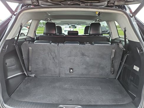 Used 2019 Toyota Highlander XLE AWD/4WD image 17