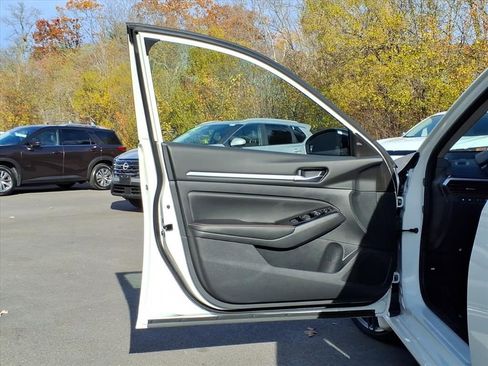 Used 2024 Nissan Altima 2.0 SR image 22