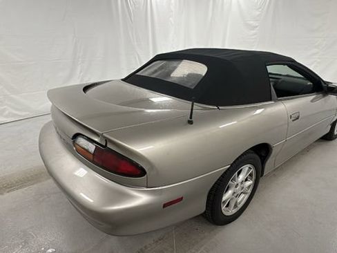 Used 2002 Chevrolet Camaro Base image 3