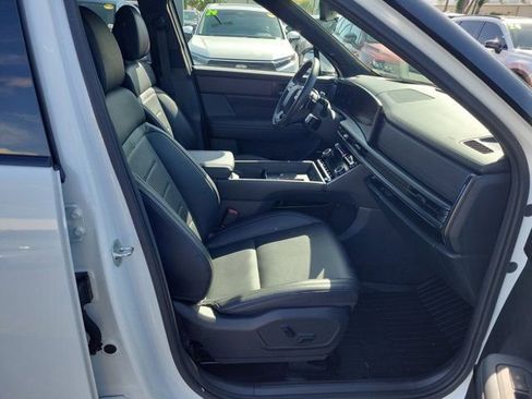 Used 2025 Hyundai Santa Fe Calligraphy AWD/4WD image 8