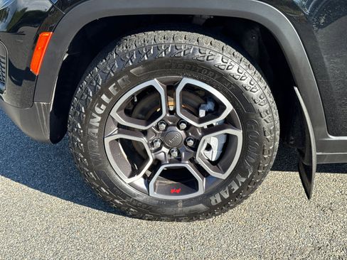 Used 2022 Jeep Grand Cherokee Trailhawk image 10