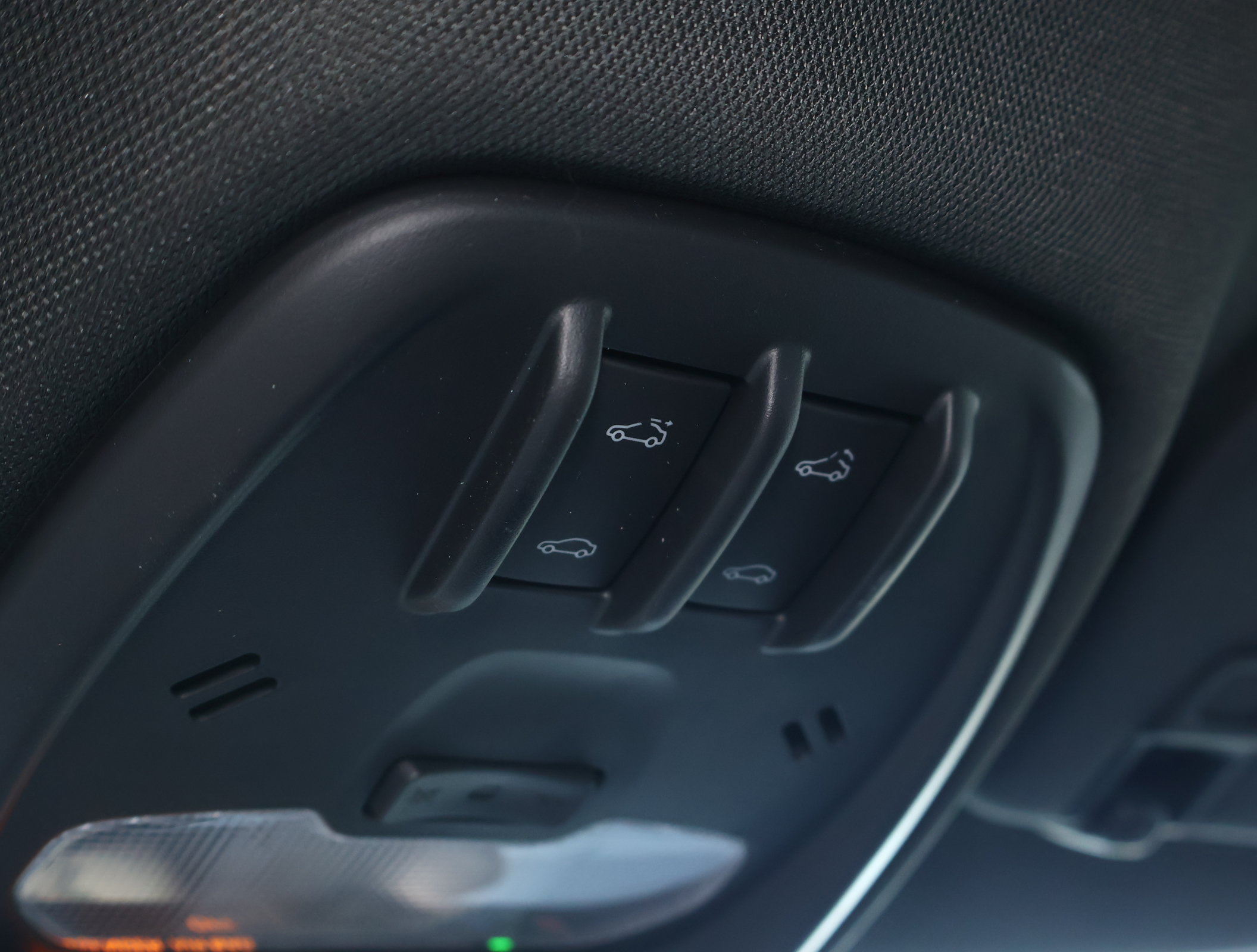 Used 2025 Chevrolet Trax RS w/ Sunroof Package FWD image 20