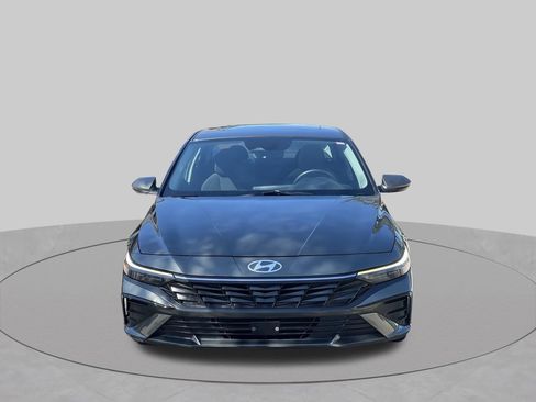 Used 2025 Hyundai Elantra SEL FWD image 9