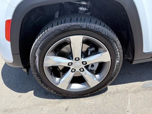 Used 2022 Jeep Grand Cherokee L Limited AWD/4WD image 5