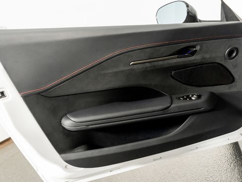 Used 2025 Aston Martin V8 Vantage Coupe image 42