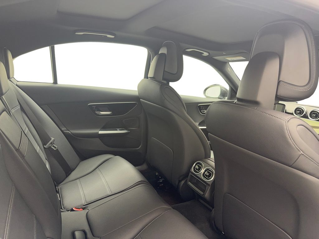 Used 2025 Mercedes-Benz C 300 4MATIC Sedan image 24