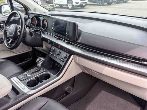 Used 2024 Kia Carnival LX image 39